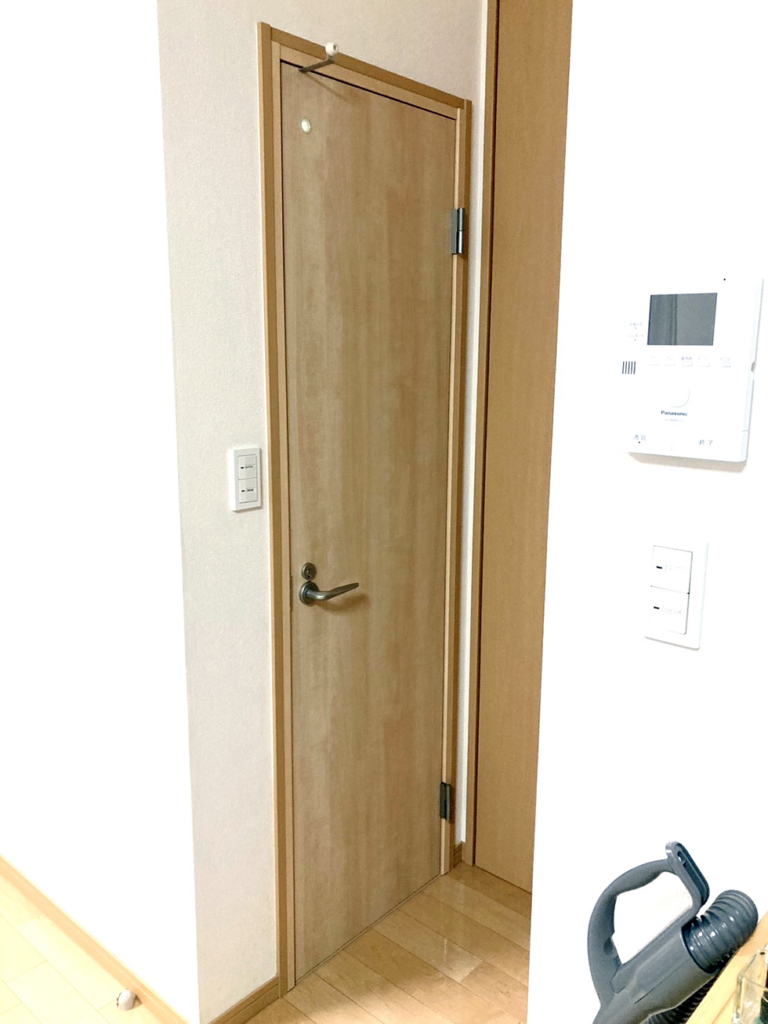 室内防音ドア施工後（トイレドア）