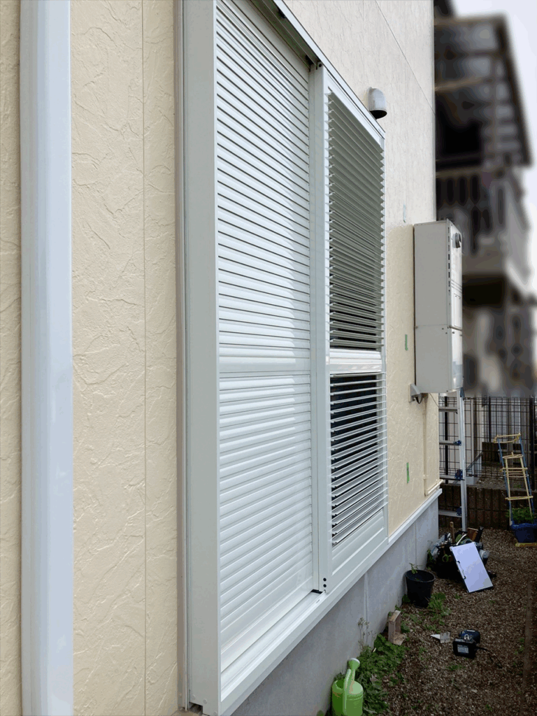 エコ引き違い雨戸施工後（外側）