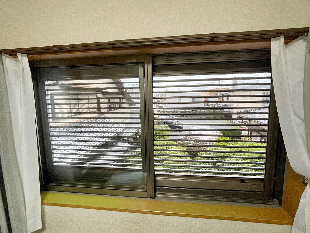 エコ引き違い雨戸DIY設置後（ルーバーオープン）