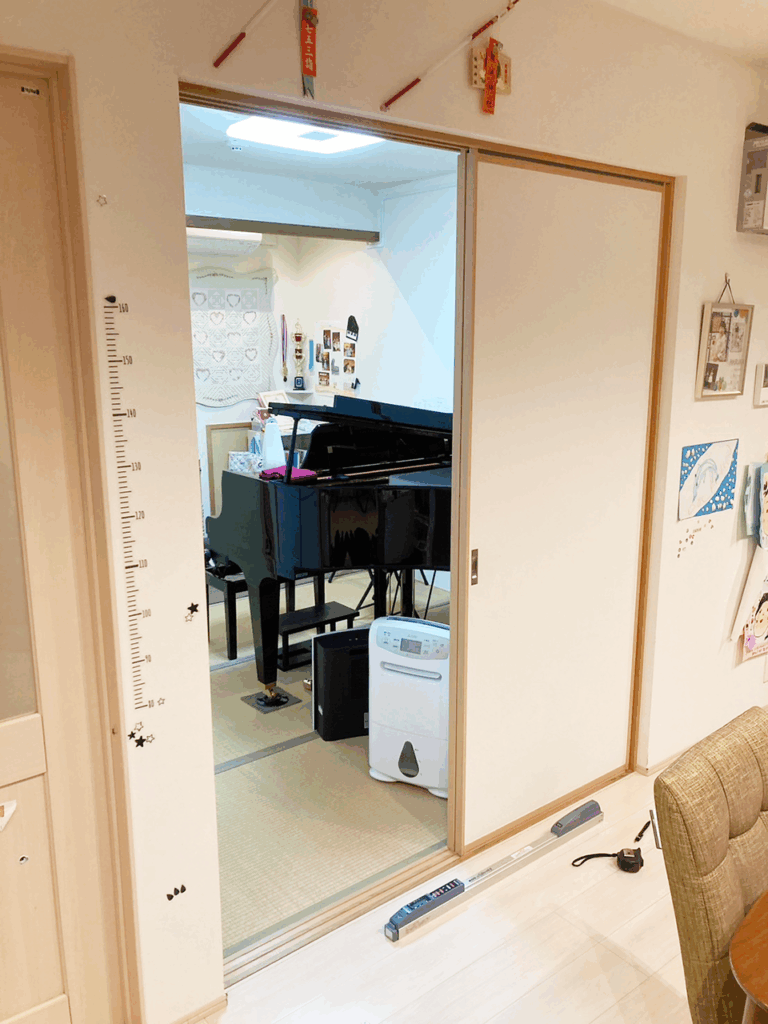 施工前の既存引戸（リビングからピアノ部屋）