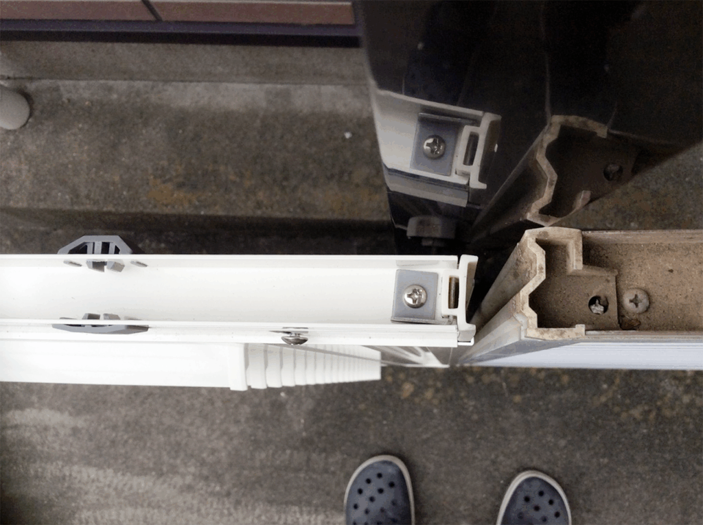 エコアマドと既存雨戸の結合部分