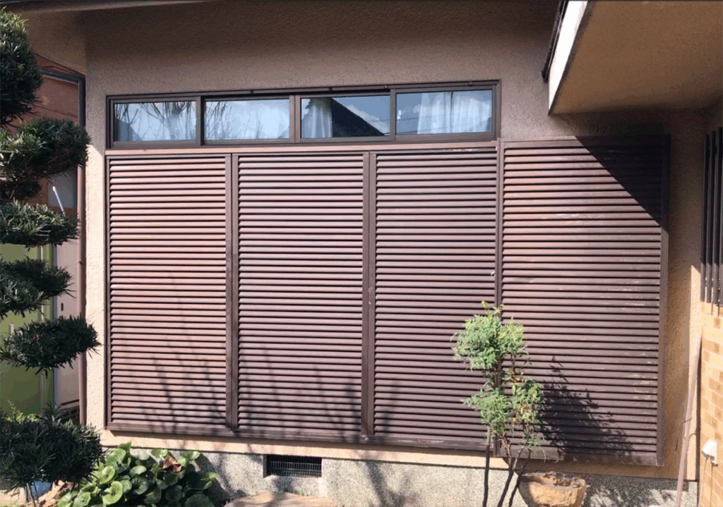 施工前の既存雨戸