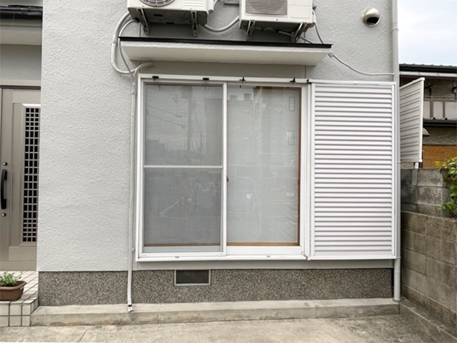 施工前の既存窓（雨戸）