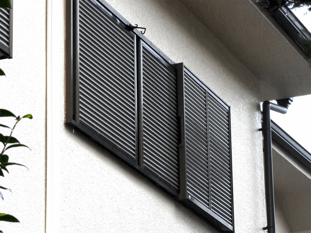 施工前の既存雨戸