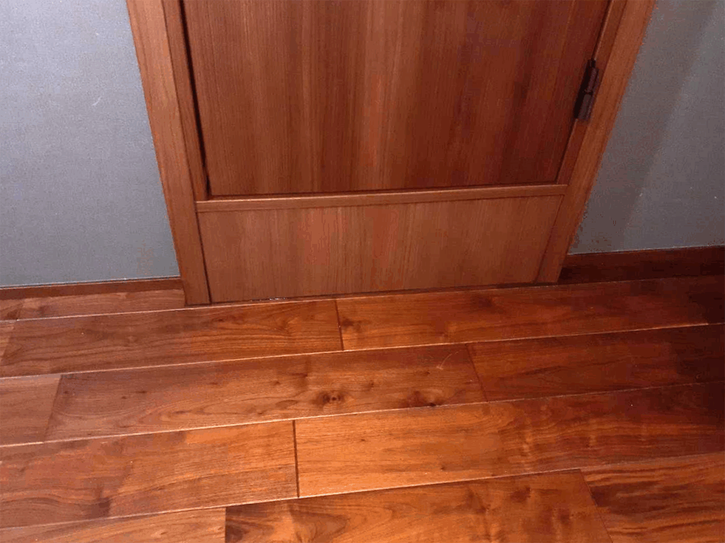 施工後のドア枠仕上げ